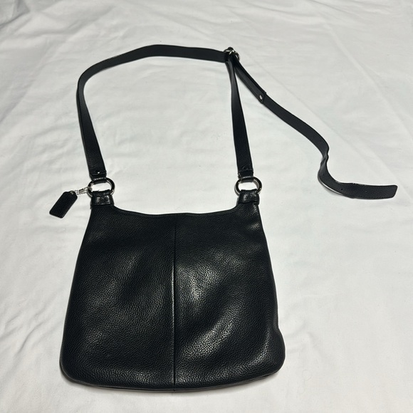 100% authentic Coach black leather crossbody / messenger bag - Picture 8 of 13
